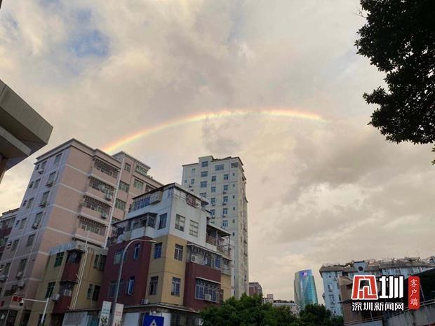 深圳台风洛克迎来好消息，风雨过后见彩虹